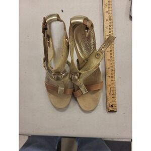 NWSNOOKS Leather Upper Gold Heels Strappy Buckle Accents Women's Size 7M Shoes